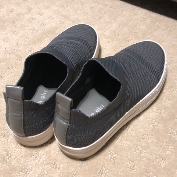 REPOSH Madden Girl Knit Sneakers - Picture 2 of 4